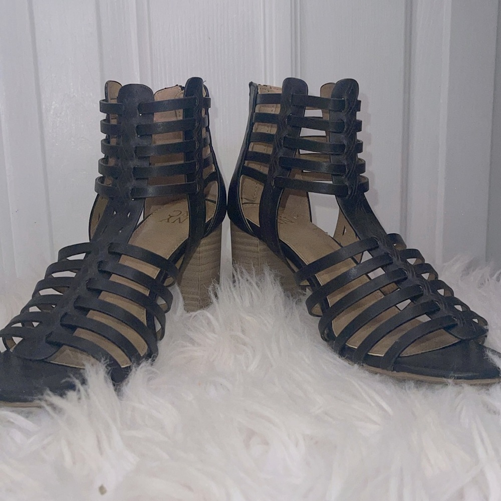 BLACK STRAPS BOOTIES SANDALS Block 3” HEELS WITH ZIPPERS AT BACK SIZE US 6.